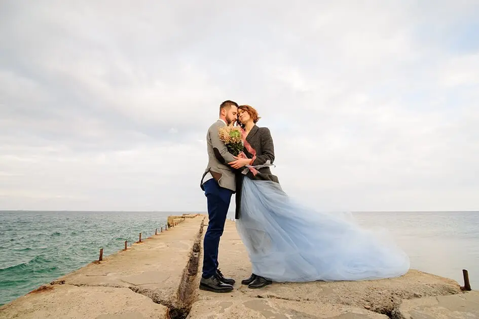 wedding-photo-session-of-a-couple-on-the-seashore-2021-09-01-01-22-25-utc.jpeg